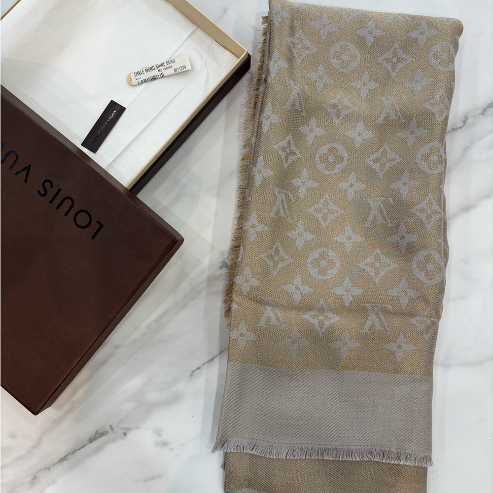 Louis Vuitton Cream and Gray Monogram Scarf